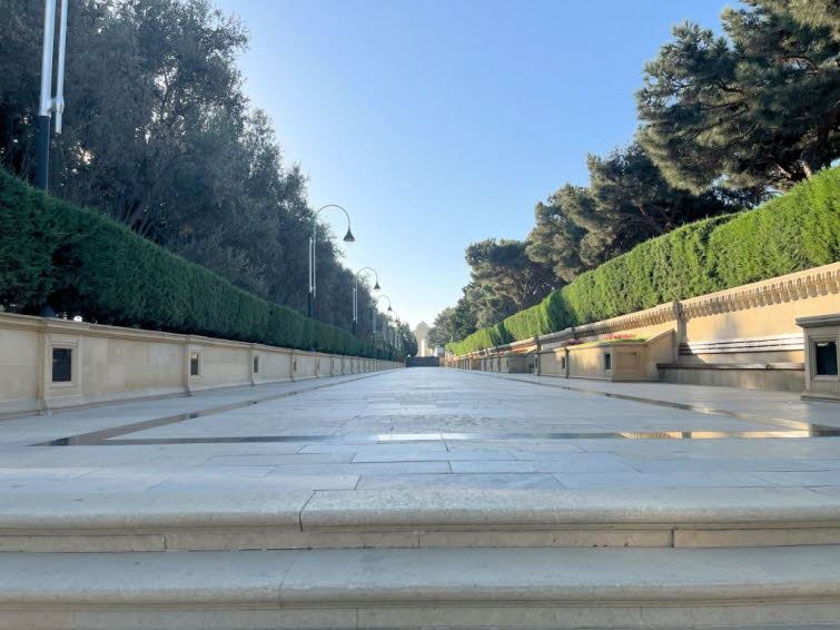 Die Martyrs' Lane, ehemals Kirow-Park genannt, ist ein Friedhof und Mahnmal in Baku, Aserbaidschan. Es ist den von der Sowjetarmee Getteten whrend des Schwarzen Januars 1990 und des Ersten Berg-Karabach-Krieges von 19881994 gewidmet.