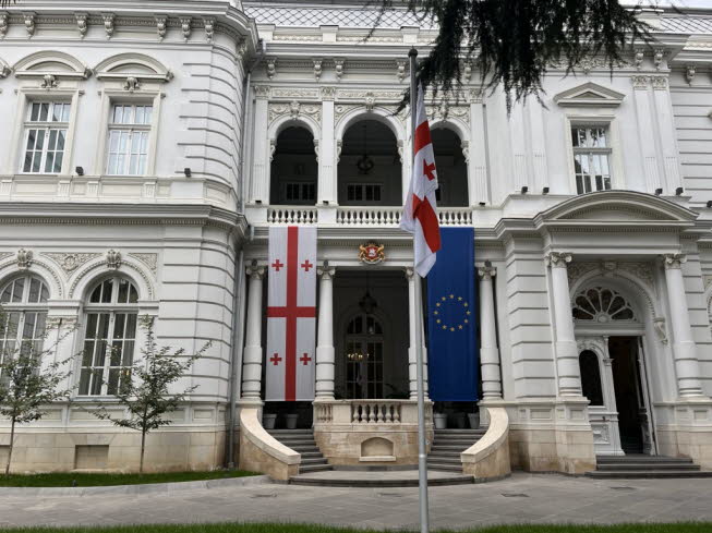 Der Orbeliani Palast:Die offizielle Residenz des georgischen Prsidenten ist der Orbeliani-Palast (Georgisch: ?????????? ???????) oder die Atoneli-Residenz (Georgisch: ???????? ??????). Es liegt an der Atoneli Street in der Innenstadt von Tiflis. Elizabet}