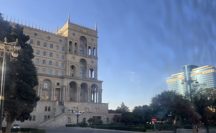 Die Auenseite des Haus der Regierung, Platz der Freiheit, Baku,