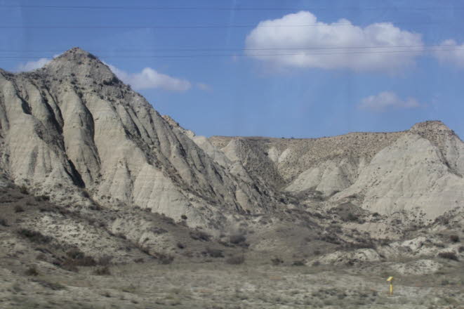 Nationale und ethnische Konflikte nach dem Zerfall der UdSSR: Bereits im Februar 1988 kam es in Bergkarabach zu einem Konflikt zwischen armenischen und aserbaidschanischen Volksgruppen in der UdSSR. Zusammenste, Vertreibungen und Pogrome, bei denen Hund