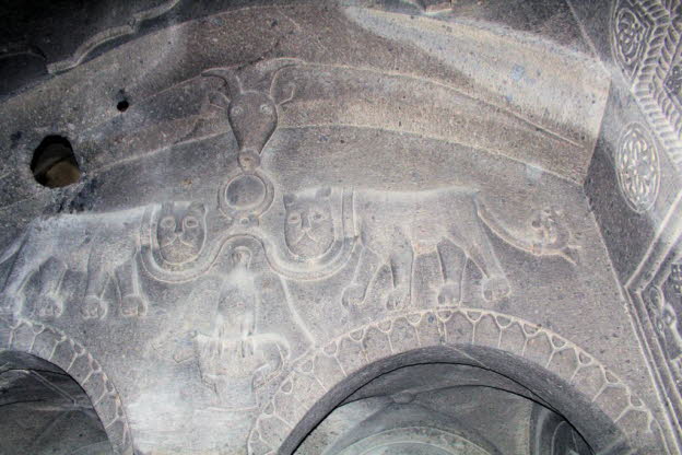 Reisen und Knipsen statt Beten und Arbeiten im Kloster Geghard in Armenien (1)