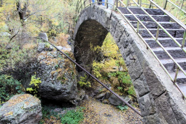 Reisen und Knipsen statt Beten und Arbeiten im Kloster Geghard in Armenien (16)