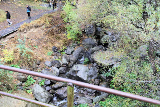 Reisen und Knipsen statt Beten und Arbeiten im Kloster Geghard in Armenien (24)