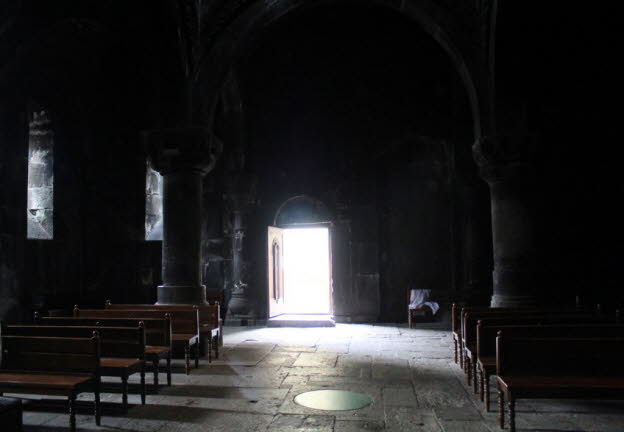 Reisen und Knipsen statt Beten und Arbeiten im Kloster Geghard in Armenien (28)